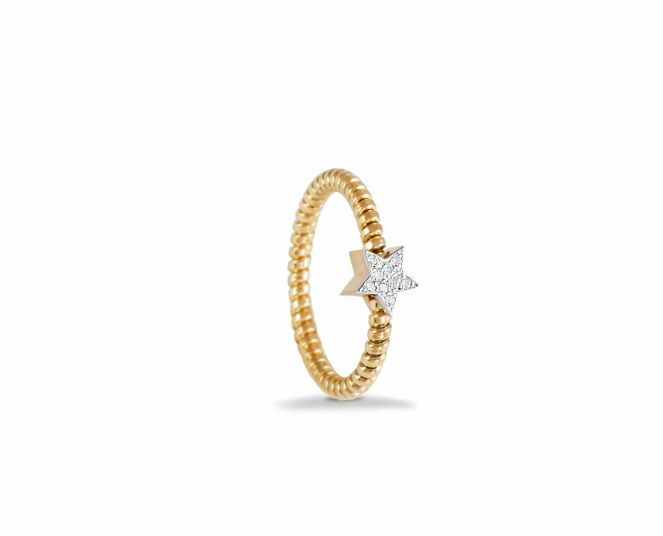Yellow gold ring with a diamond star