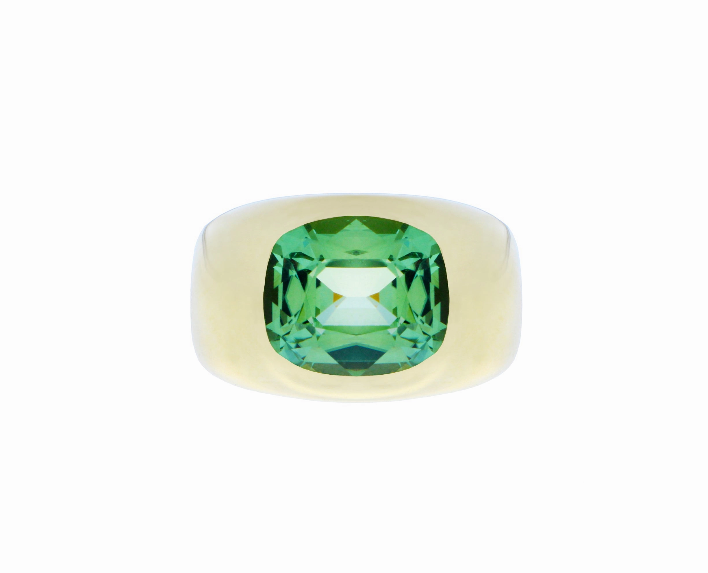 Yellow gold ring with a green tourmaline
