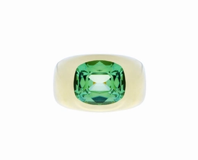 Yellow gold ring with a green tourmaline