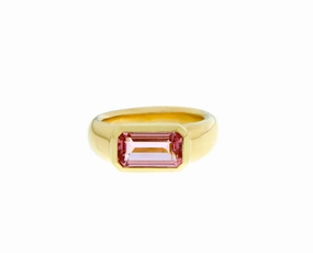 Yellow gold ring with a pink tourmaline