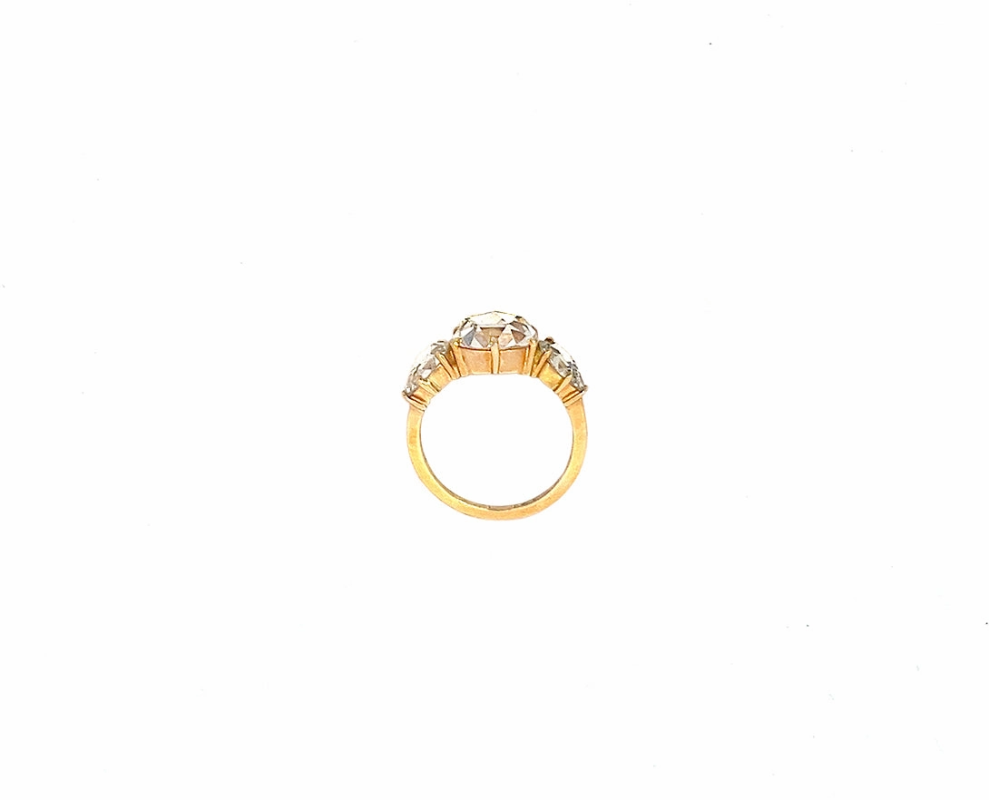 Yellow gold ring with a rose cut diamond and two pear shaped rose cut diamonds