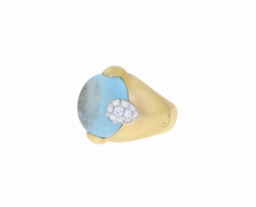 Yellow gold ring with a round cabochon cut aquamarine and diamonds