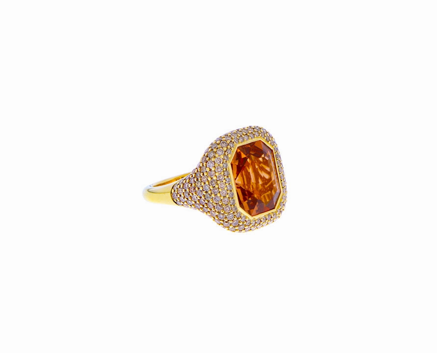 Yellow gold ring with a tourmaline and brown diamonds