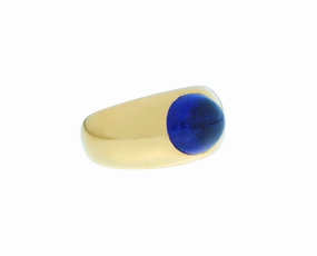 Yellow gold ring with an oval cabochon cut tanzanite