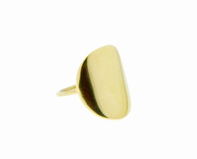Yellow gold ring with an oval