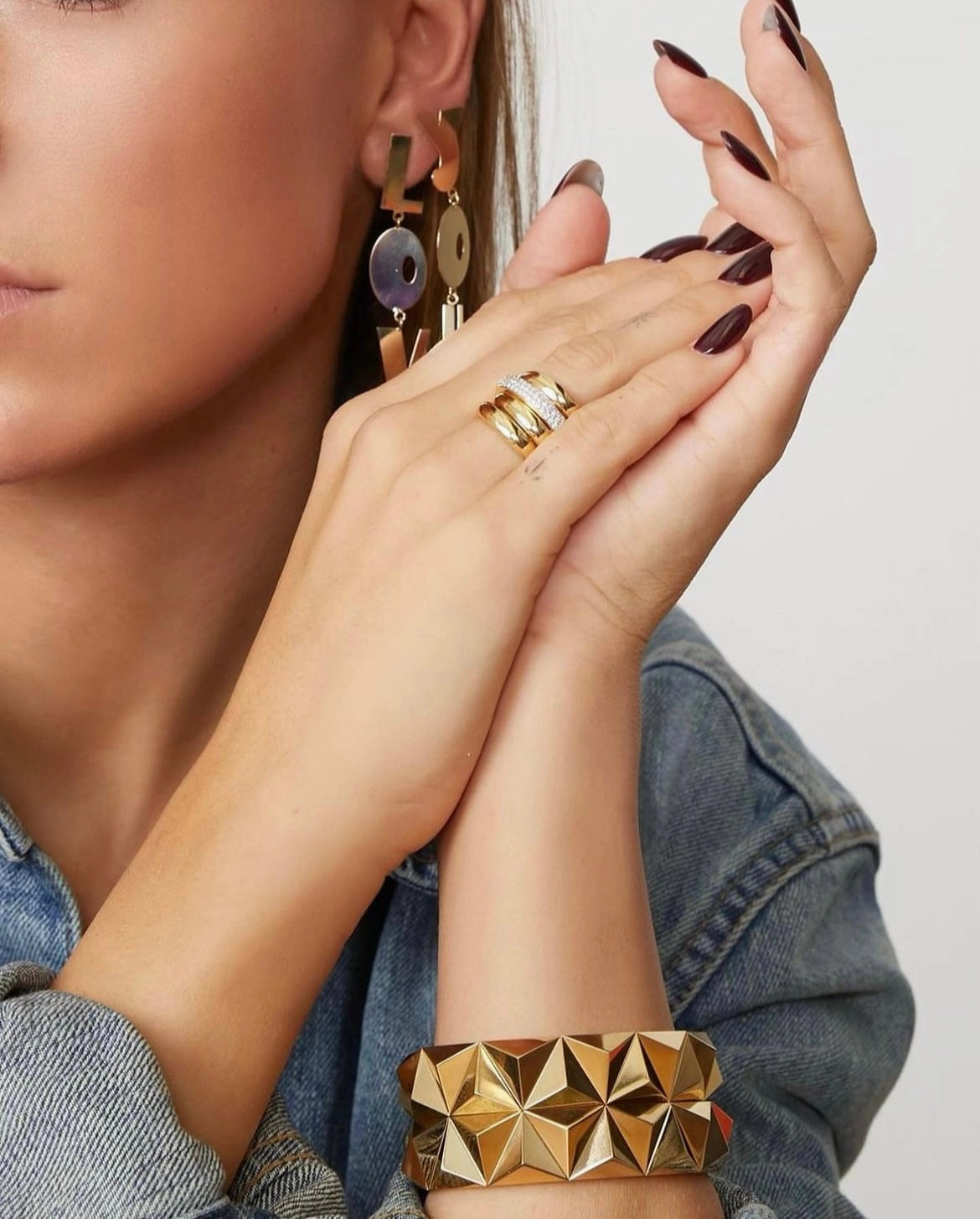 Yellow gold ring with diamonds