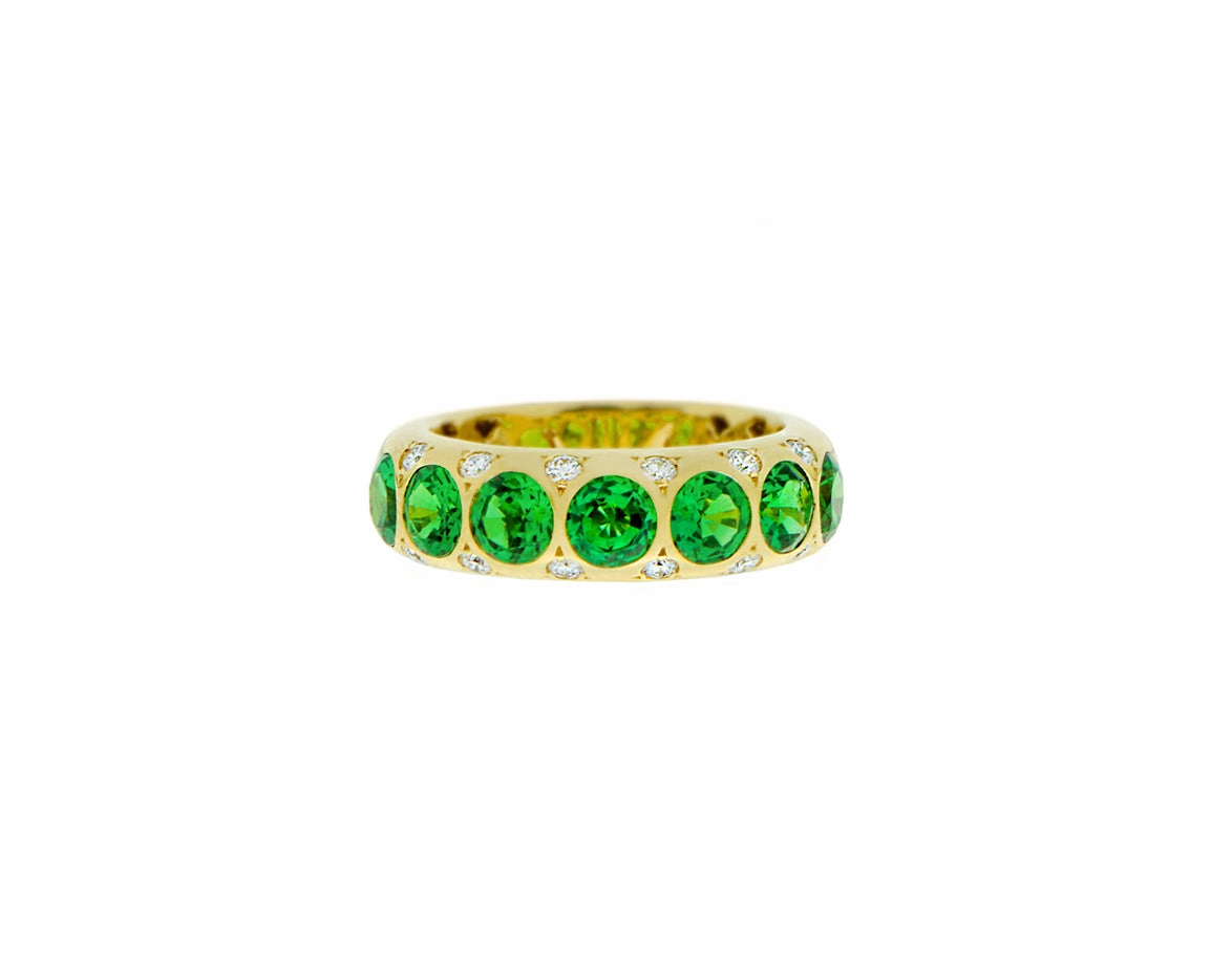 Yellow gold ring with diamonds and tsavorite