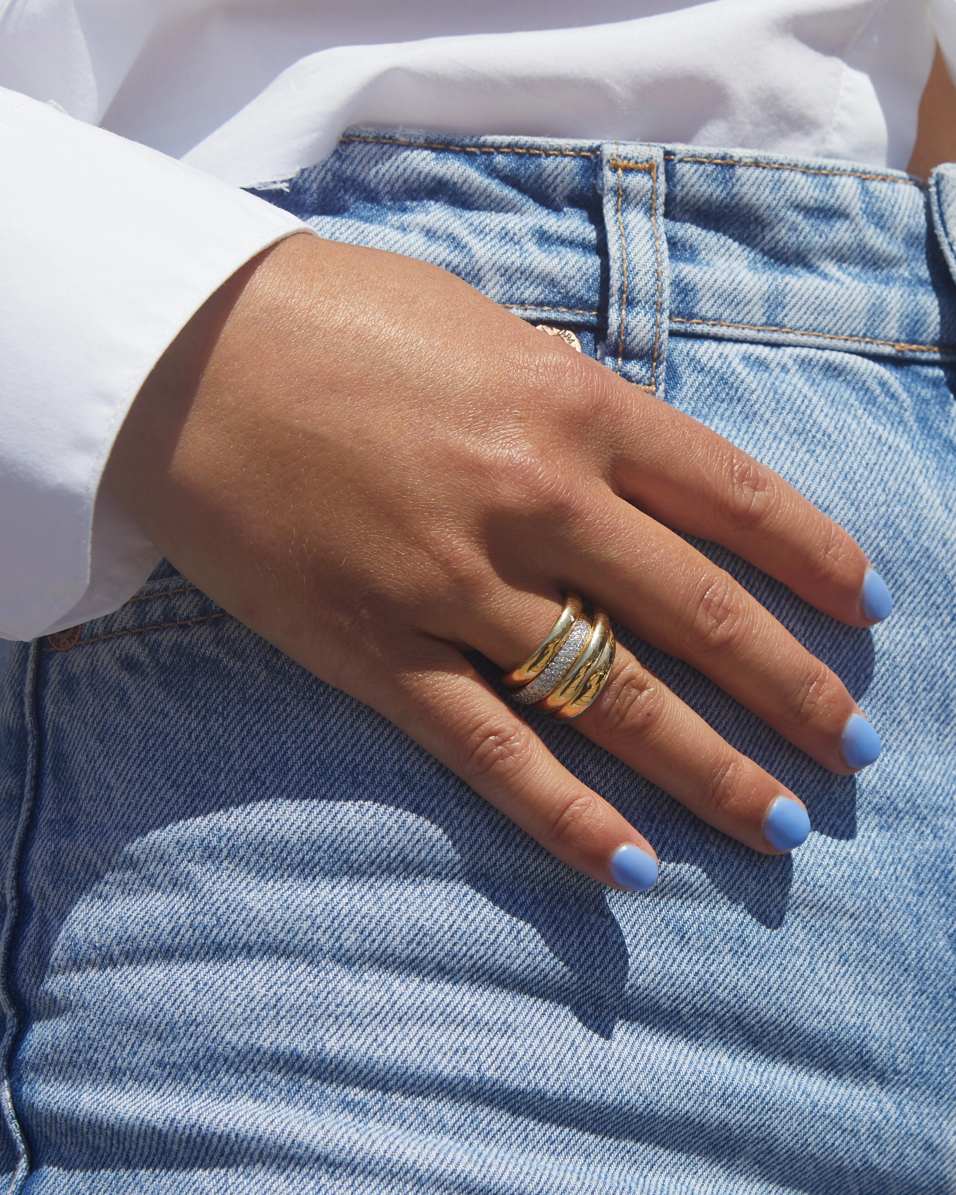 Yellow gold ring with diamonds