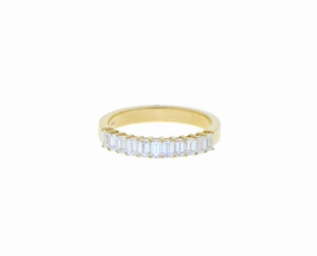 Yellow gold ring with emerald cut diamonds