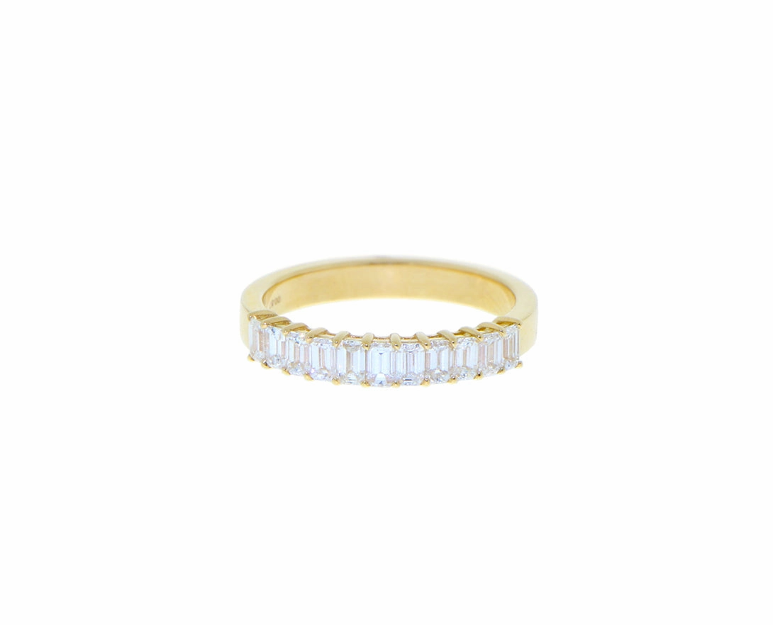 Yellow gold ring with emerald cut diamonds