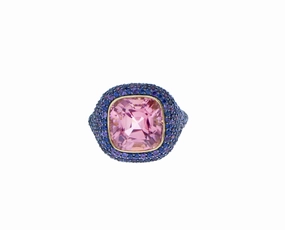 Yellow gold ring with pink tourmaline and sapphire