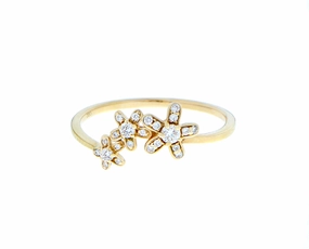 Yellow gold ring with three diamond flowers
