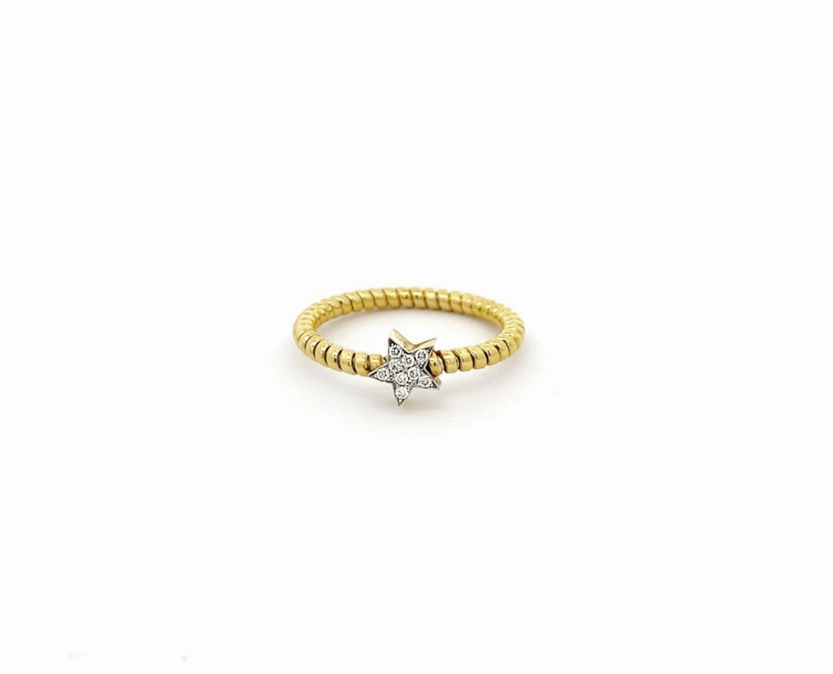 Yellow gold tubo ring with a diamond star